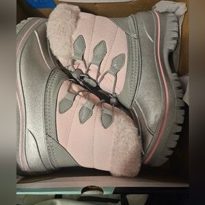 Magellan All Weather Fashion Pac Boot Size 6 Girls